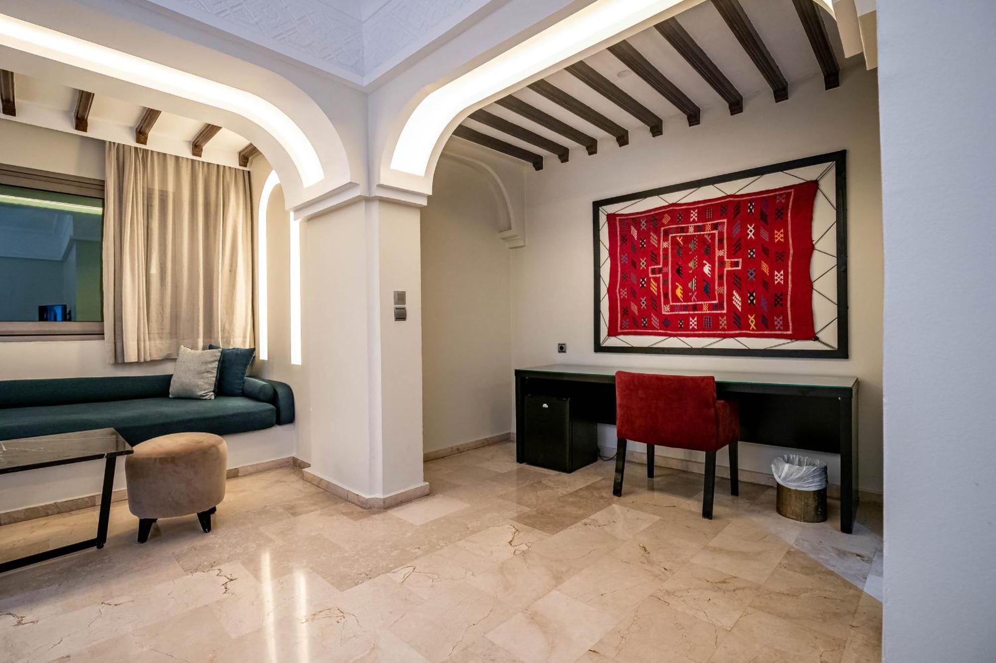 Hotel Diwan & 4*