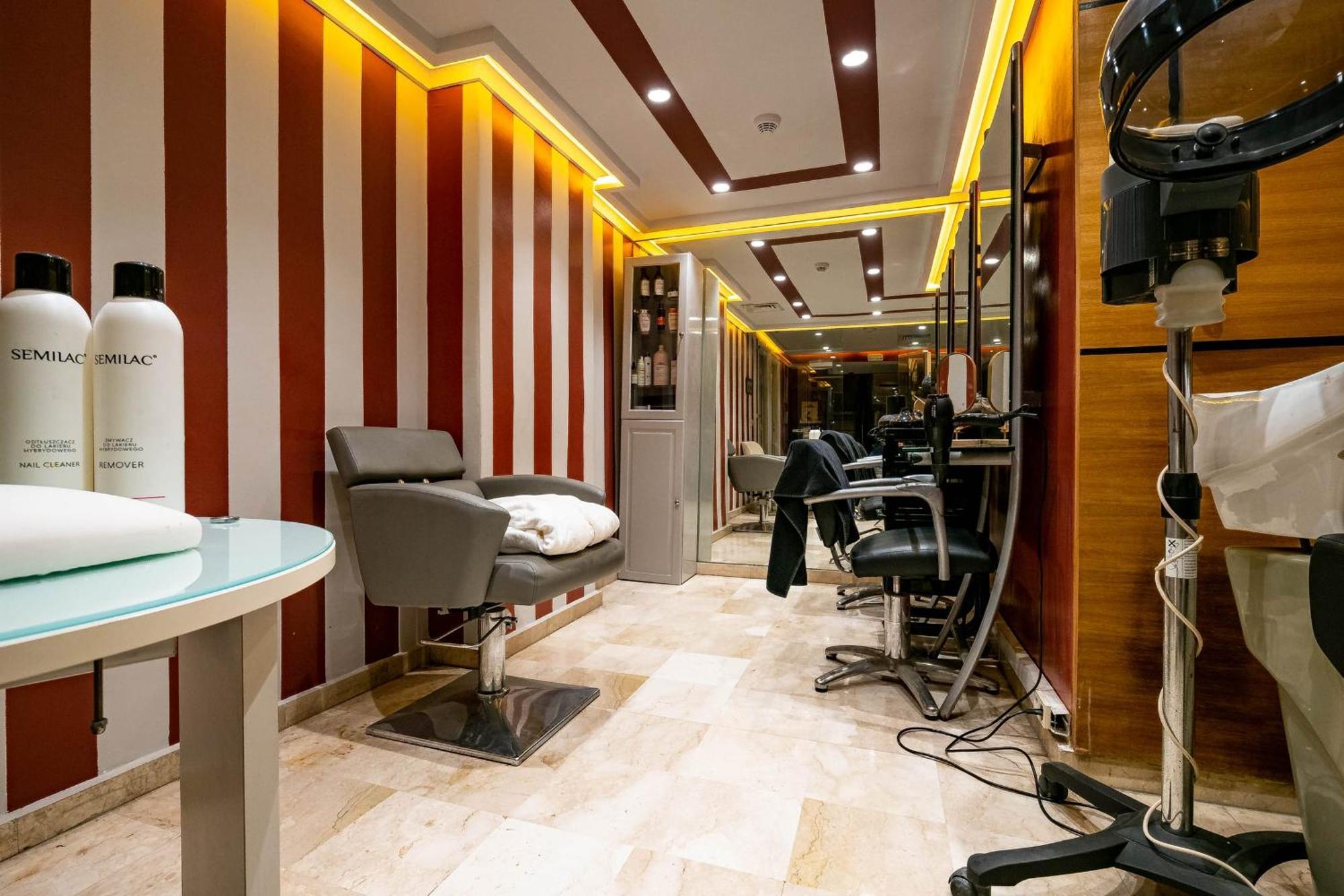 Hotel Diwan &